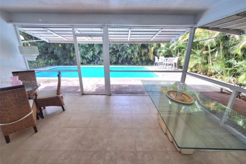 Снять в аренду виллу или дом в Окленд-Парк, Флорида 4 спальни, 167.22м2, № 1950984 - фото 18
