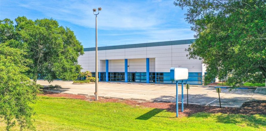 Commercial property in Rockledge, Florida 2554.16 sq.m. № 2213792
