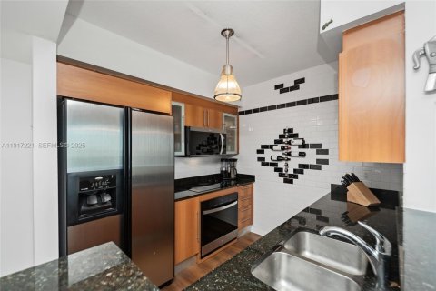 Condo in Miami, Florida, 1 bedroom  № 2018991 - photo 10
