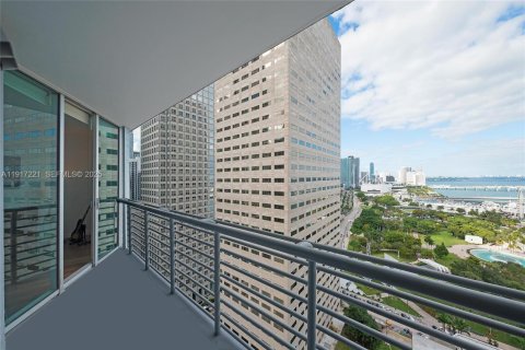 Condo in Miami, Florida, 1 bedroom  № 2018991 - photo 2