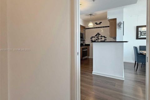 Condo in Miami, Florida, 1 bedroom  № 2018991 - photo 20