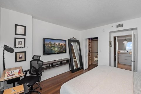 Condo in Miami, Florida, 1 bedroom  № 2018991 - photo 14