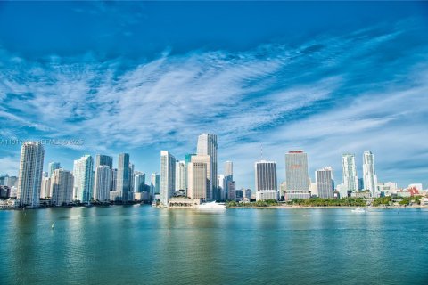 Condo in Miami, Florida, 1 bedroom  № 2018991 - photo 6