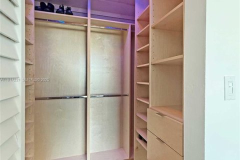 Condo in Miami, Florida, 1 bedroom  № 2018991 - photo 17