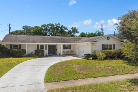 House in Winter Park, Florida 2 bedrooms, 133.59 sq.m. № 2316408