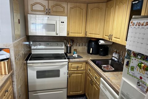 Copropriété à vendre à Hialeah, Floride: 3 chambres, 122.35 m2 № 1792396 - photo 6
