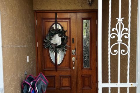 Copropriété à vendre à Hialeah, Floride: 3 chambres, 122.35 m2 № 1792396 - photo 2