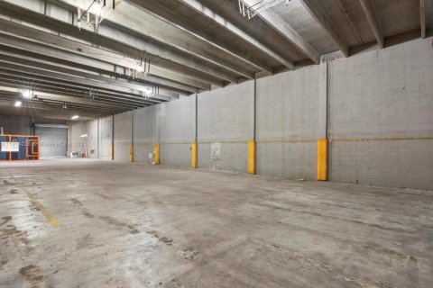 Commercial property in Miami Gardens, Florida № 1971348 - photo 4