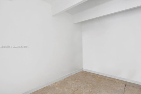 Commercial property in Miami Gardens, Florida № 1971348 - photo 17