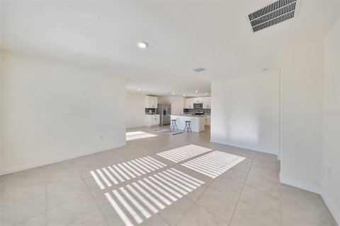 Villa ou maison à louer à Wimauma, Floride: 4 chambres, 171.5 m2 № 2230079 - photo 9