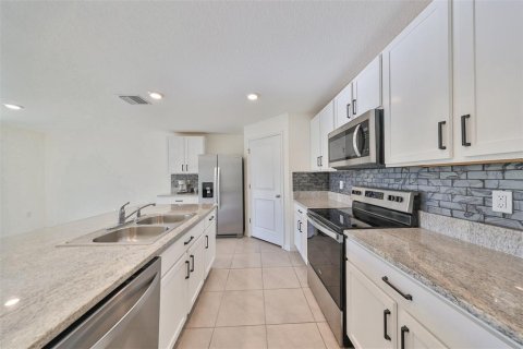 Villa ou maison à louer à Wimauma, Floride: 4 chambres, 171.5 m2 № 2230079 - photo 15