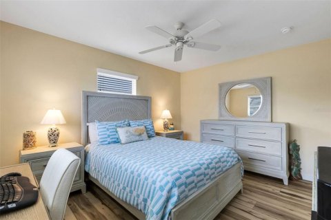 Condo in Englewood, Florida, 2 bedrooms  № 1832736 - photo 16