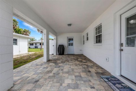 Condo in Englewood, Florida, 2 bedrooms  № 1832736 - photo 25
