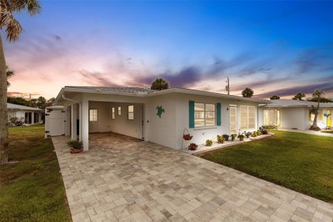 Condo in Englewood, Florida, 2 bedrooms  № 1832736 - photo 1