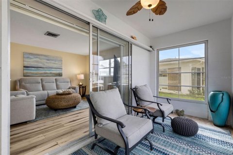 Condo in Englewood, Florida, 2 bedrooms  № 1832736 - photo 12