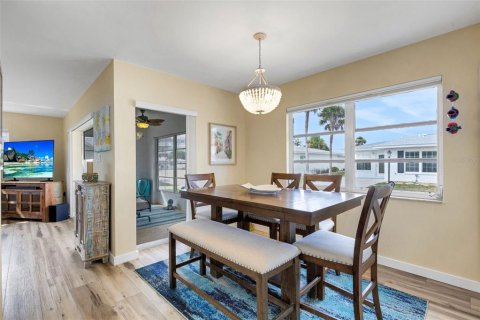 Condo in Englewood, Florida, 2 bedrooms  № 1832736 - photo 11