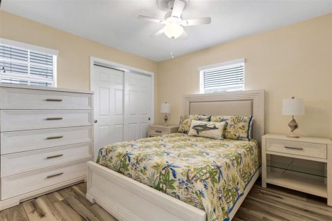 Condo in Englewood, Florida, 2 bedrooms  № 1832736 - photo 21