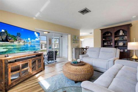 Condo in Englewood, Florida, 2 bedrooms  № 1832736 - photo 10