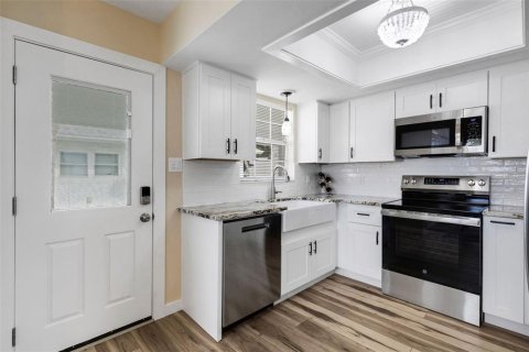 Condo in Englewood, Florida, 2 bedrooms  № 1832736 - photo 8