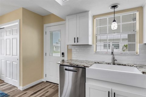 Condo in Englewood, Florida, 2 bedrooms  № 1832736 - photo 5
