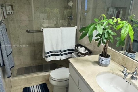 Condo in Miami Beach, Florida, 2 bedrooms  № 2040094 - photo 15