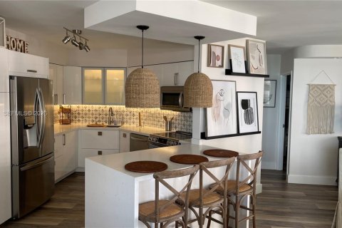 Condo in Miami Beach, Florida, 2 bedrooms  № 2040094 - photo 6