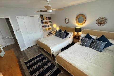 Condo in Miami Beach, Florida, 2 bedrooms  № 2040094 - photo 11