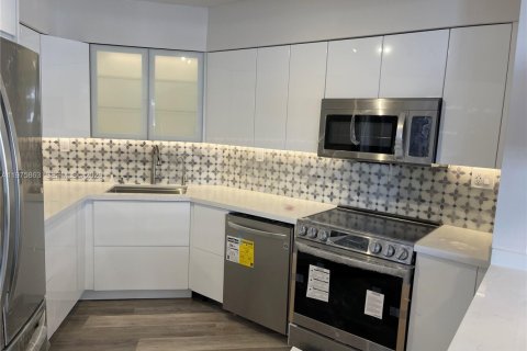 Condo in Miami Beach, Florida, 2 bedrooms  № 2040094 - photo 9