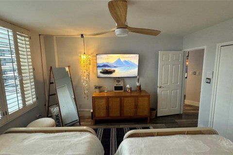 Condo in Miami Beach, Florida, 2 bedrooms  № 2040094 - photo 13