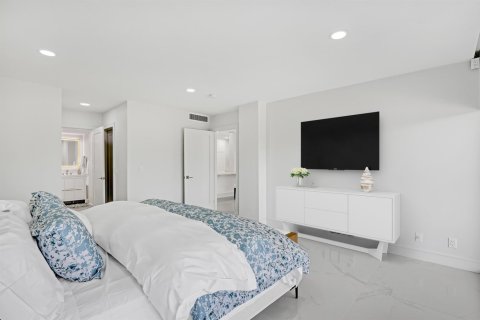 Condo in Palm Beach, Florida, 1 bedroom № 2187722 - photo 13