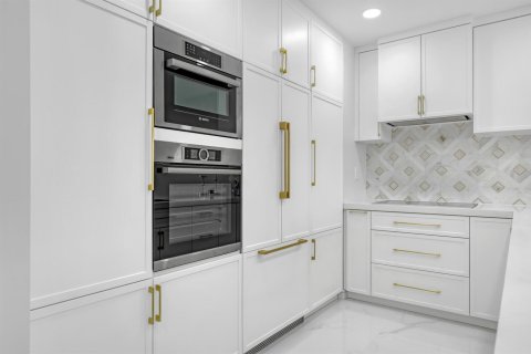 Condo in Palm Beach, Florida, 1 bedroom № 2187722 - photo 8