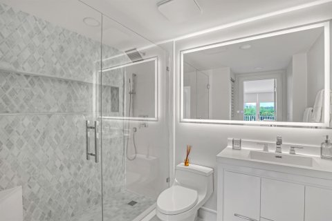 Condo in Palm Beach, Florida, 1 bedroom № 2187722 - photo 16