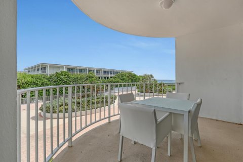 Condo in Palm Beach, Florida, 1 bedroom № 2187722 - photo 3