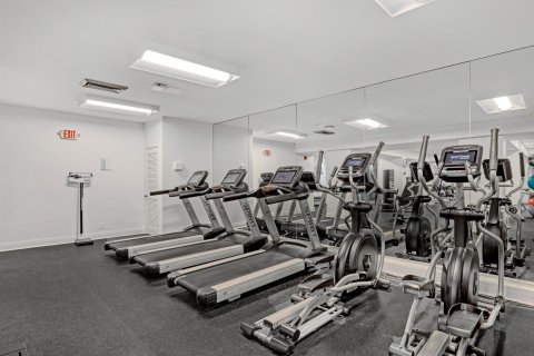 Condo in Palm Beach, Florida, 1 bedroom № 2187722 - photo 27