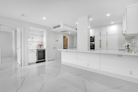 Condo in Palm Beach, Florida, 1 bedroom № 2187722 - photo 7