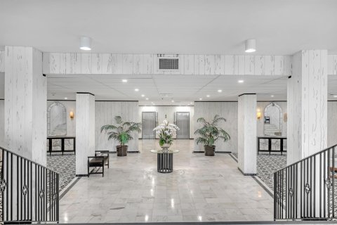 Condo in Palm Beach, Florida, 1 bedroom № 2187722 - photo 30