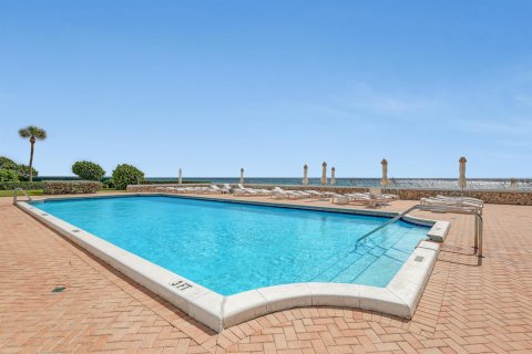 Condo in Palm Beach, Florida, 1 bedroom № 2187722 - photo 22