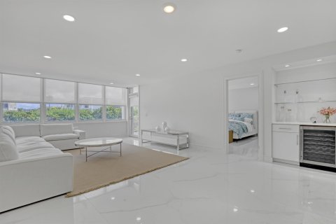 Condo in Palm Beach, Florida, 1 bedroom № 2187722 - photo 4
