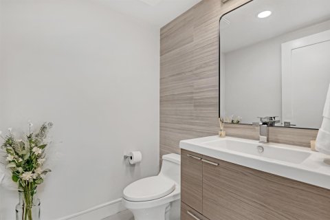 Condo in Palm Beach, Florida, 1 bedroom № 2187722 - photo 18
