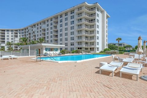 Condo in Palm Beach, Florida, 1 bedroom № 2187722 - photo 20