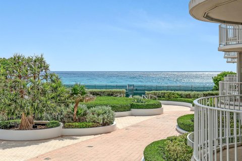 Condo in Palm Beach, Florida, 1 bedroom № 2187722 - photo 2