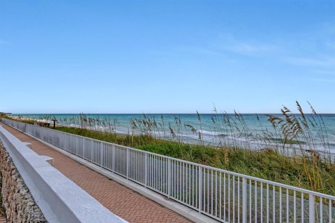 Condo in Palm Beach, Florida, 1 bedroom № 2187722 - photo 24