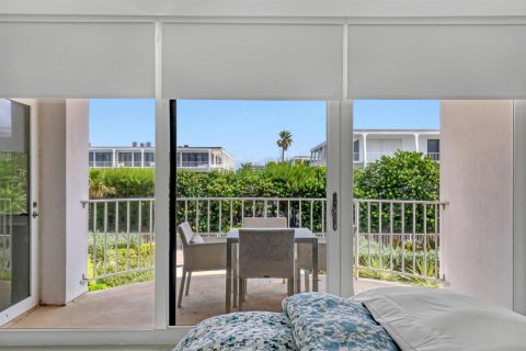 Condo in Palm Beach, Florida, 1 bedroom № 2187722 - photo 14