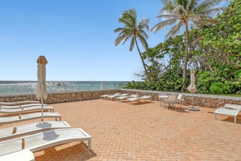 Condo in Palm Beach, Florida, 1 bedroom № 2187722 - photo 21
