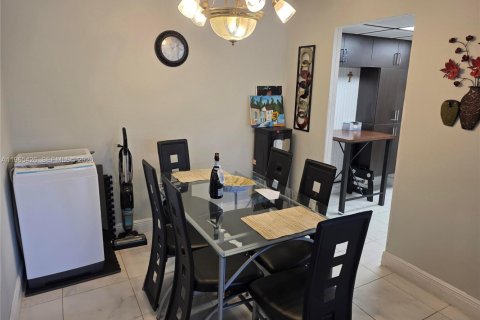 Condominio en alquiler en Lauderhill, Florida, 2 dormitorios, 98.48 m2 № 2027015 - foto 11