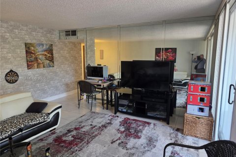 Condominio en alquiler en Lauderhill, Florida, 2 dormitorios, 98.48 m2 № 2027015 - foto 10