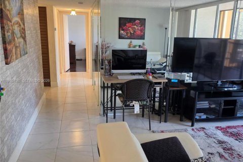 Condominio en alquiler en Lauderhill, Florida, 2 dormitorios, 98.48 m2 № 2027015 - foto 6