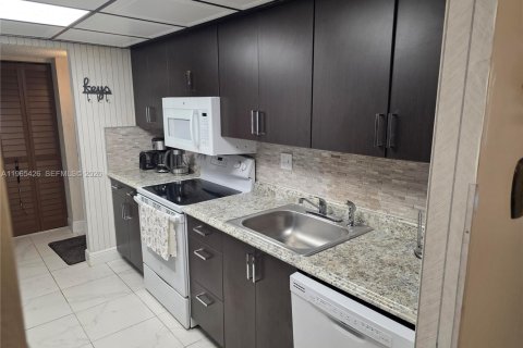 Condominio en Lauderhill, Florida, 2 dormitorios  № 2027015