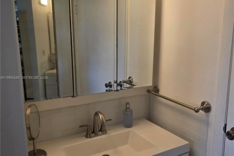 Condominio en alquiler en Lauderhill, Florida, 2 dormitorios, 98.48 m2 № 2027015 - foto 15