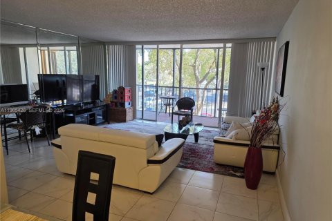 Condominio en alquiler en Lauderhill, Florida, 2 dormitorios, 98.48 m2 № 2027015 - foto 7